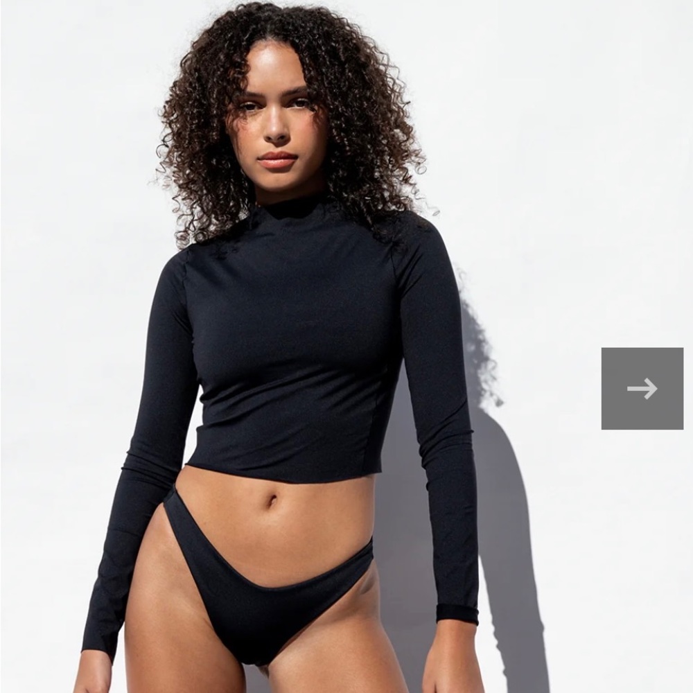 NWT Front dip bottom Left on Friday